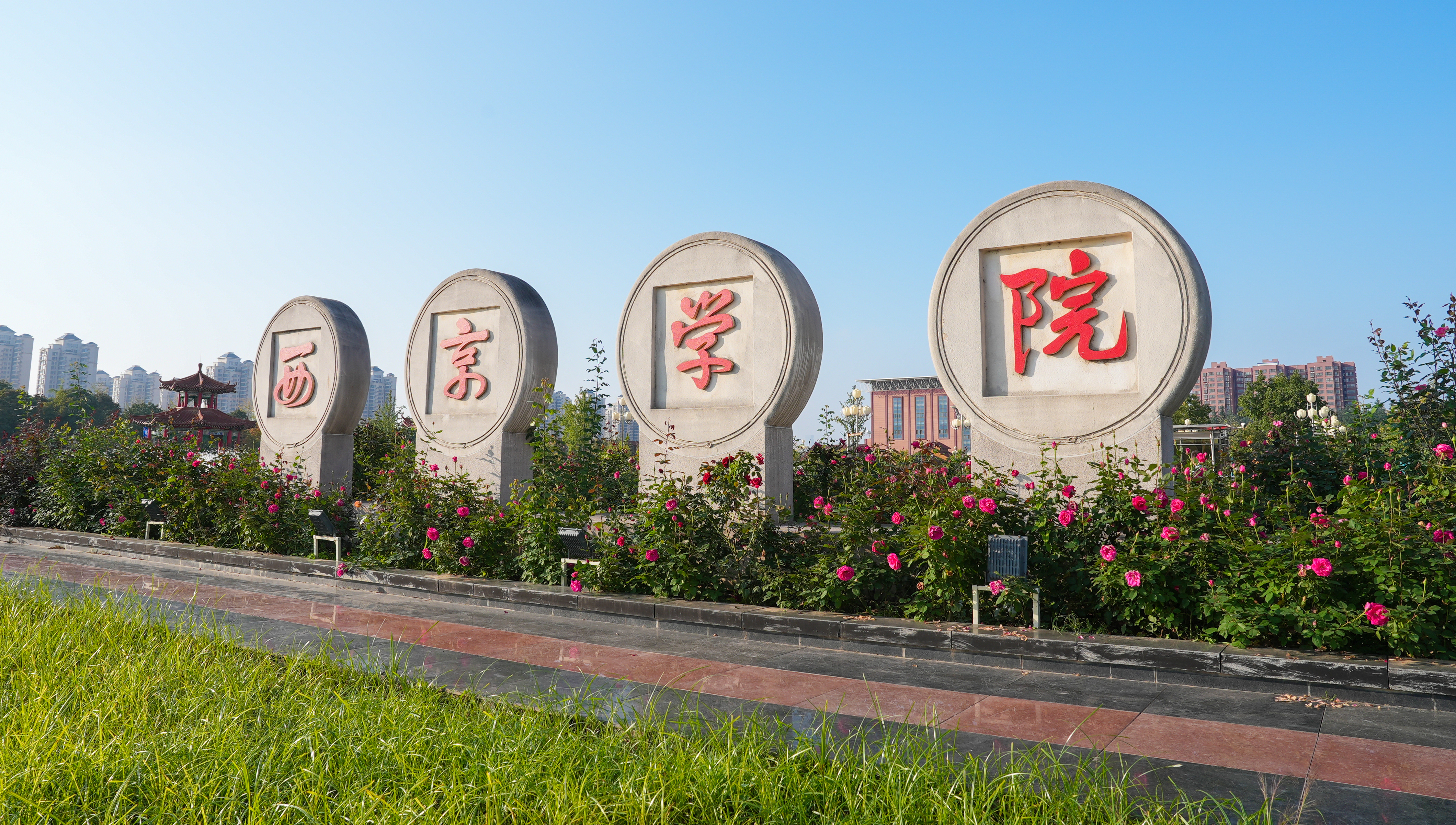 西京学院：以精准检测助力新材料创新